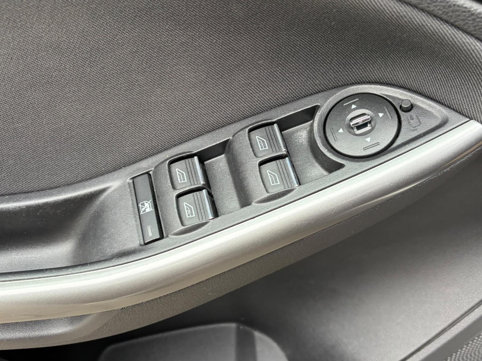 Ford Focus 2014 — photo 22