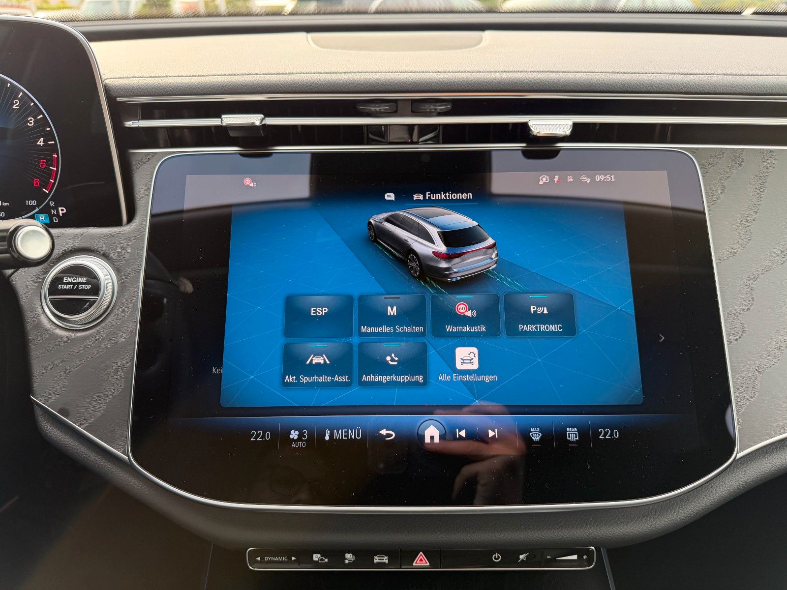 Fahrzeugabbildung Mercedes-Benz E 300de Avantgarde AHK+Distr+Memory+360+DigitalL