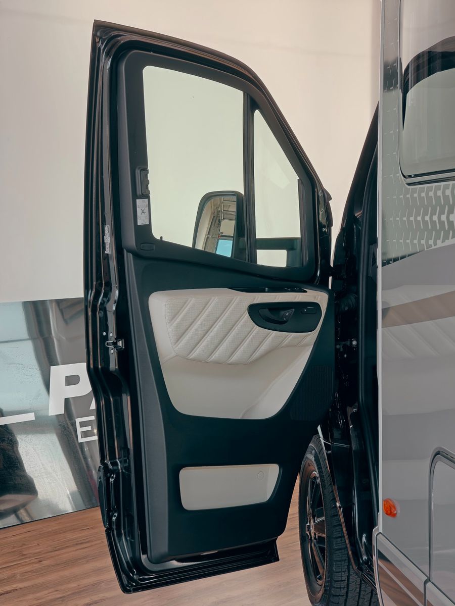 Fahrzeugabbildung HYMER / ERIBA / HYMERCAR B-KLASSE MC T 680 PREMIUM - MATARA TEAK by palmo