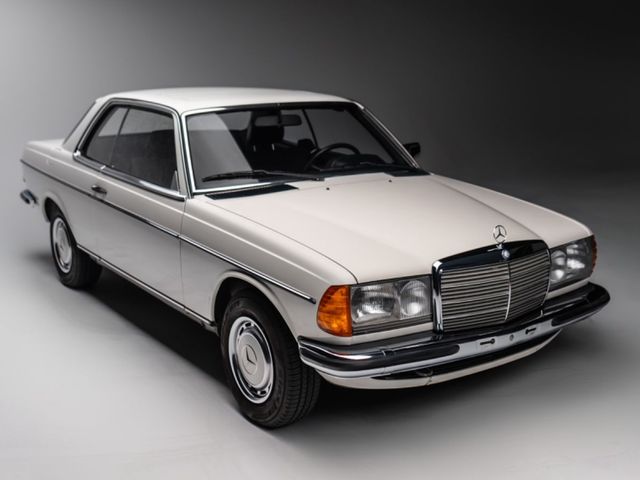 Mercedes-Benz 230 CE - in JAHRESWAGENZUSTAND !!!