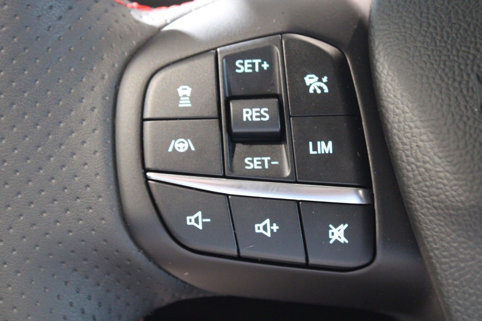 Fahrzeugabbildung Ford Focus ST X Aut. LED Panodach HUD B&O WinterPaket