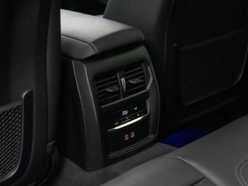 Fahrzeugabbildung BMW 320d Luxury Line Kamera HUD DAB HiFi Komfort LED