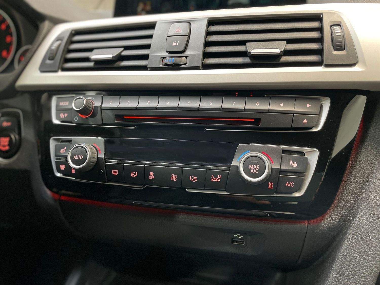 Fahrzeugabbildung BMW 320 d Advantage #LED#Tempomat#Navi#PDC