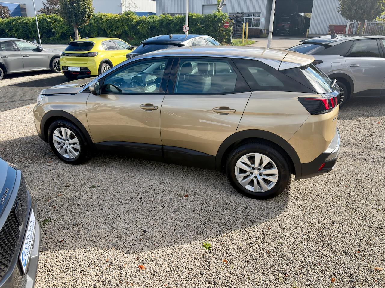 Peugeot 3008 1.2 12V e-THP / Allwetter Reifen