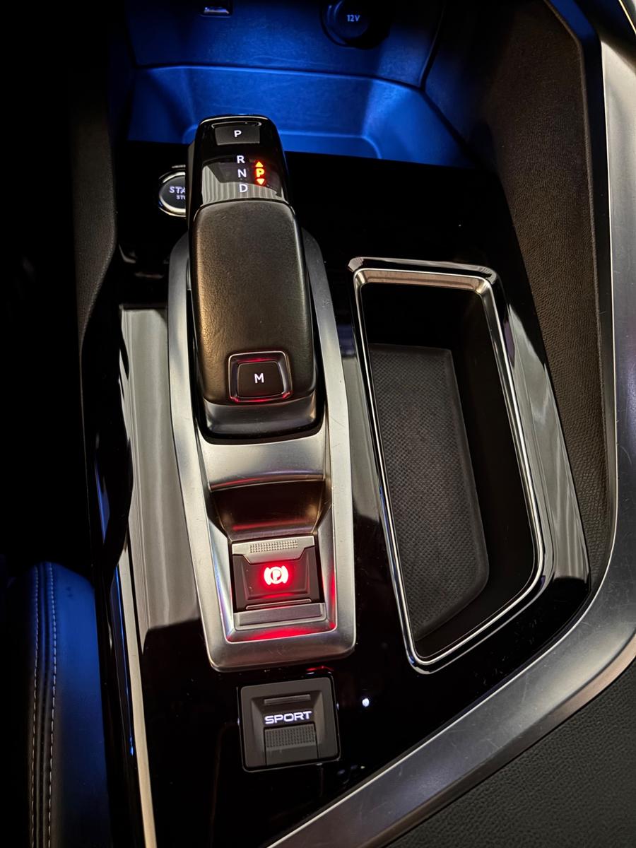 Peugeot 3008 GT*Automatik*360°*SHZ*Navi*Schiebedach