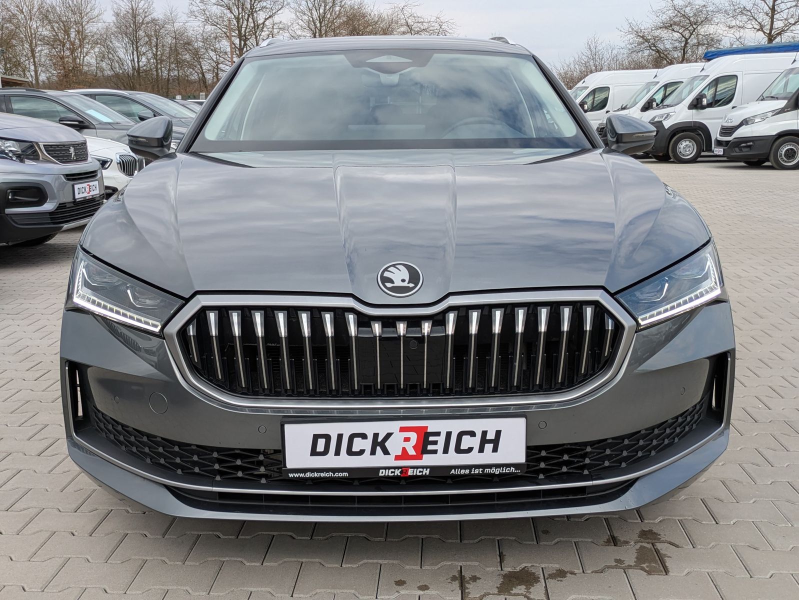 Fahrzeugabbildung SKODA Superb 2.0 TDI 4x4 Selection MATRIX*AHK*5J GAR.