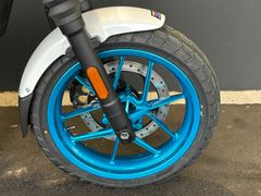 ROYAL ENFIELD Guerrilla 450 BRAVA BLUE +++  Letztes Bike  +++