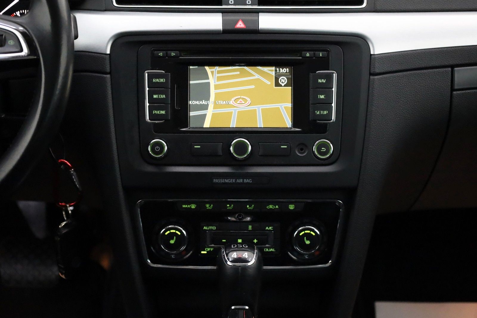 Fahrzeugabbildung SKODA Superb Combi Exclusive 4x4 Navi,Xenon,SH,PDC,+WR