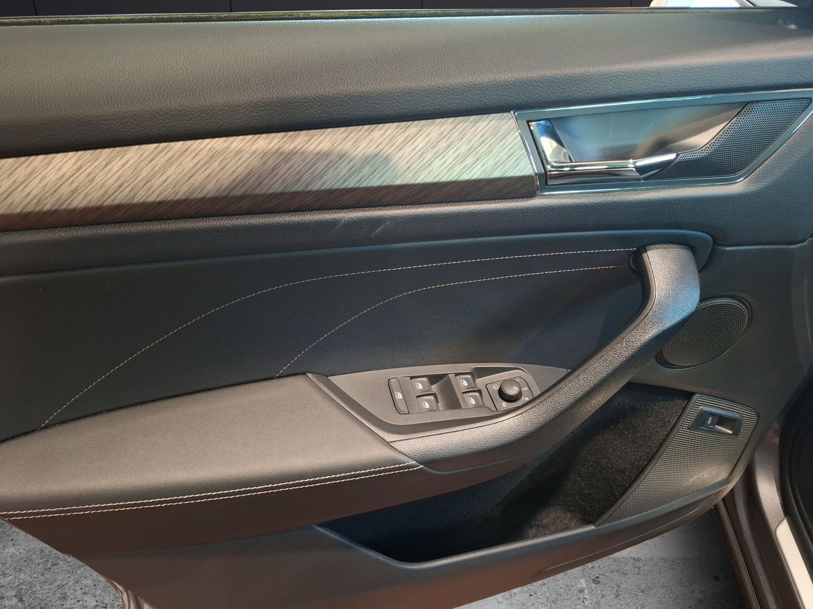 Fahrzeugabbildung SKODA Kodiaq TSI Style DSG 4x4 Standhzg. Matrix Navi L