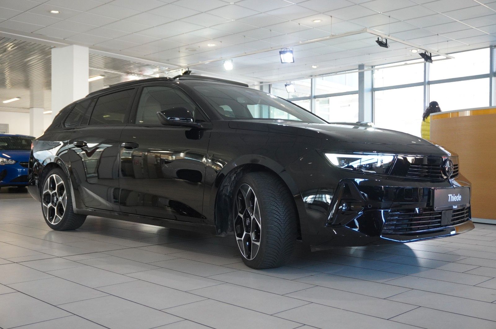 Fahrzeugabbildung Opel Astra L ST 1.2T ULTIMATE NAVI/LED/360°/HUD/AHK