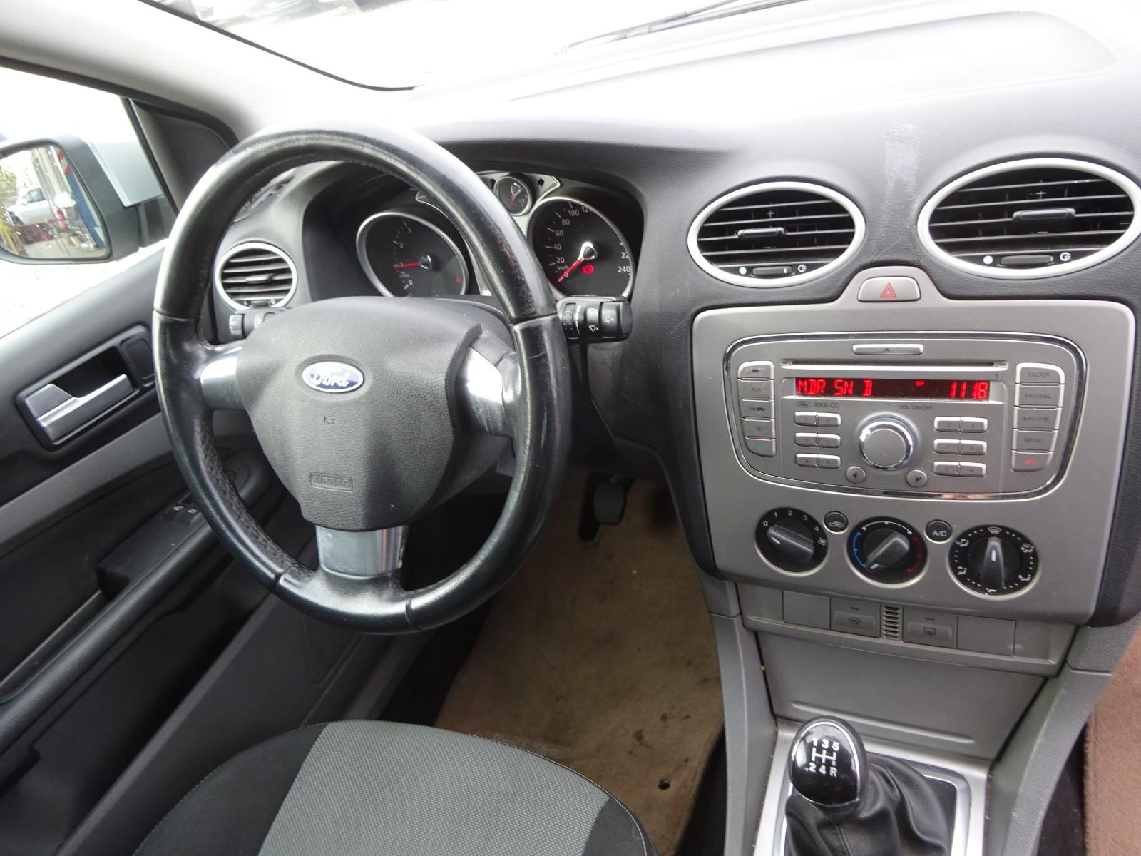Ford Focus 2009 — photo 12