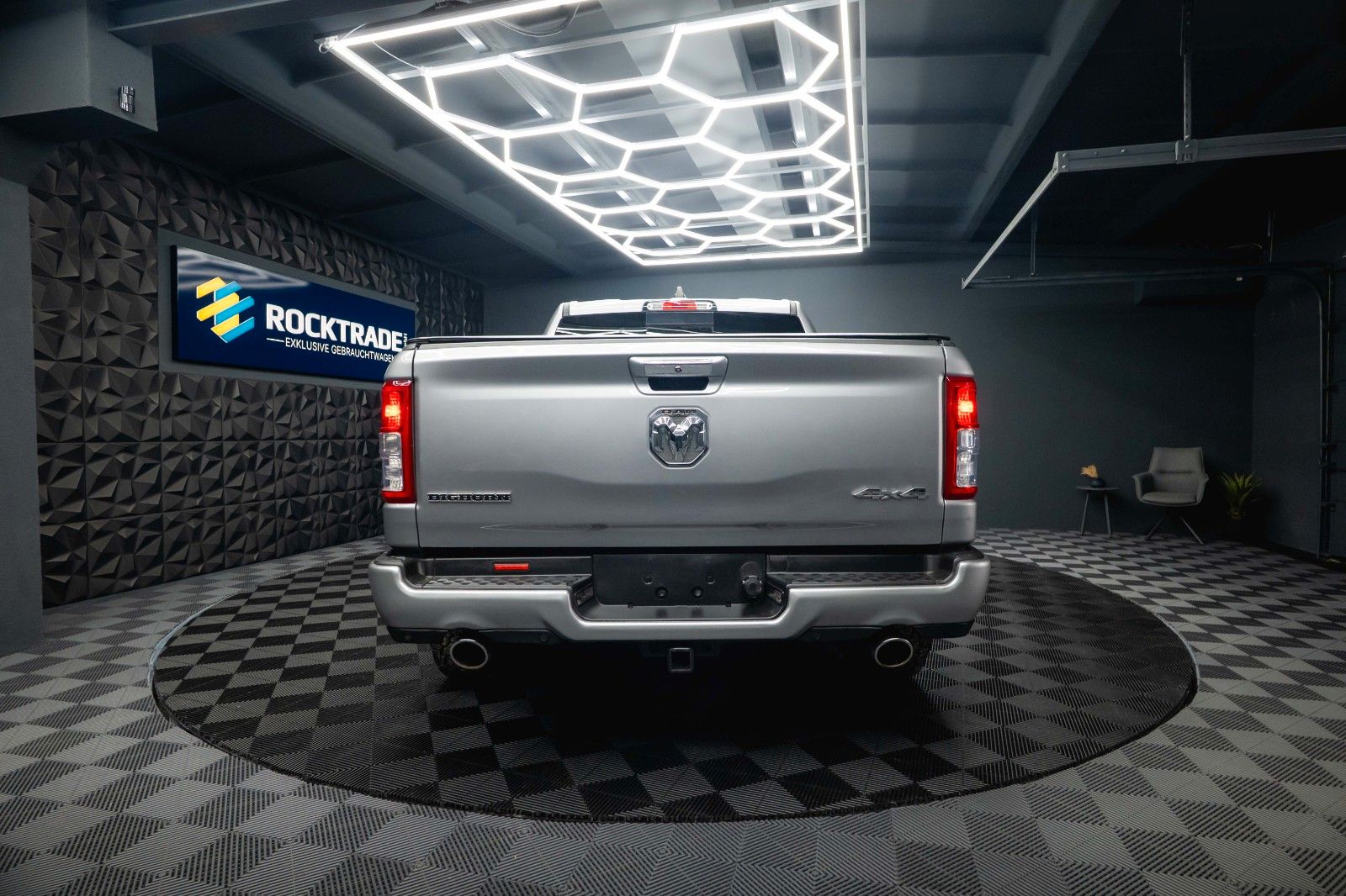 Fahrzeugabbildung Dodge RAM 5.7 V8 HEMI 4x4 OFFROAD Night-Paket *LED*19%