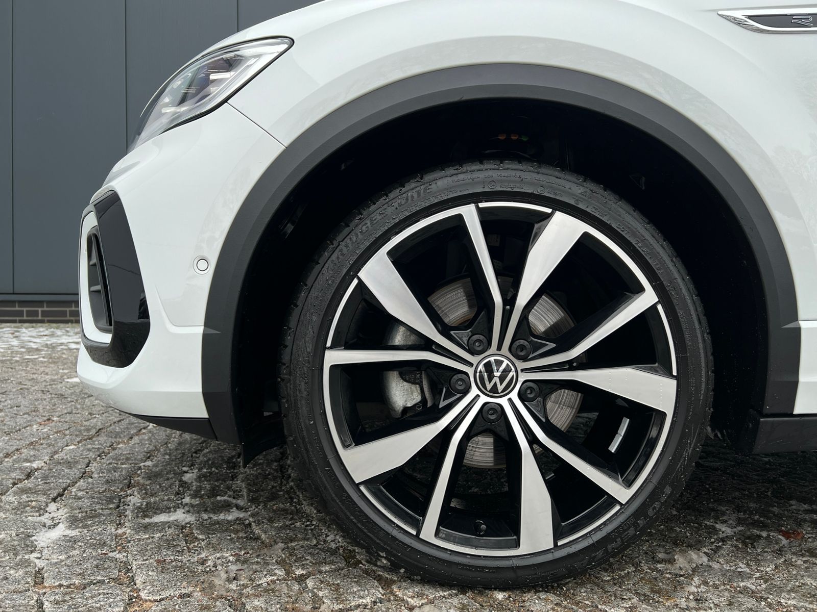 Fahrzeugabbildung Volkswagen T-Roc Cabriolet R-Line 1.5 TSI DSG *AHK, LED, Bl