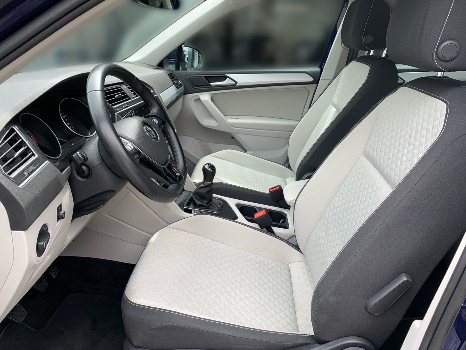 Fahrzeugabbildung Volkswagen Tiguan 1.5 TSI Comfortline BMT AHK Navi