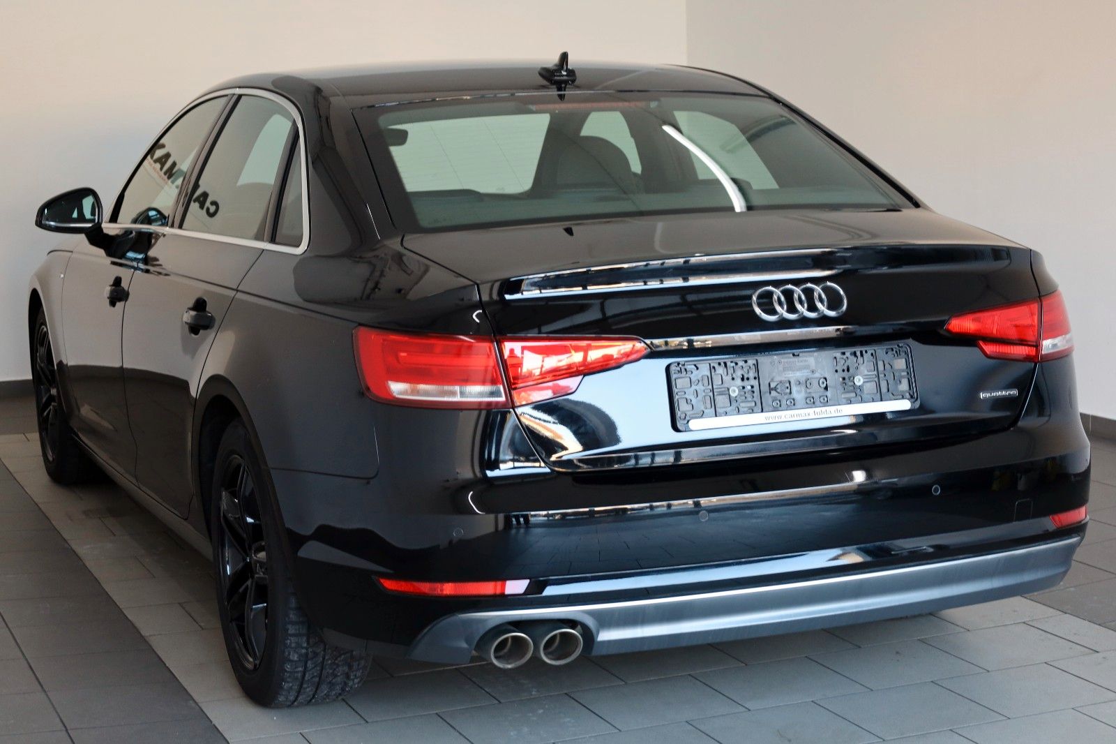 Fahrzeugabbildung Audi A4 Lim. quattro S Line T.Leder,Navi,Xenon,SH,PDC