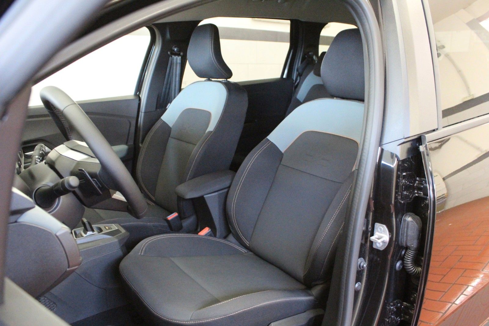 Fahrzeugabbildung Dacia Jogger Eco-G 120 Extreme 5 Sitzer  Winterp.*