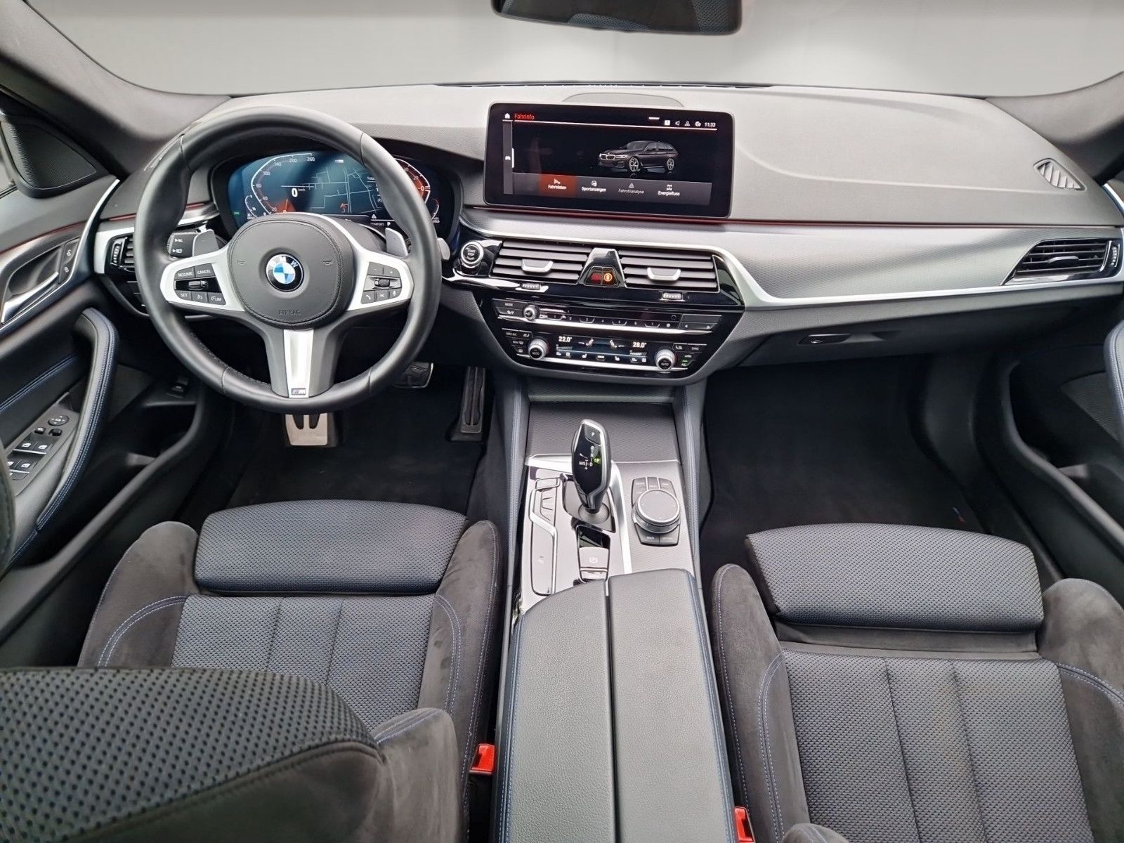 Fahrzeugabbildung BMW 540d Touring xD M-Paket Navi Alcantara PANO