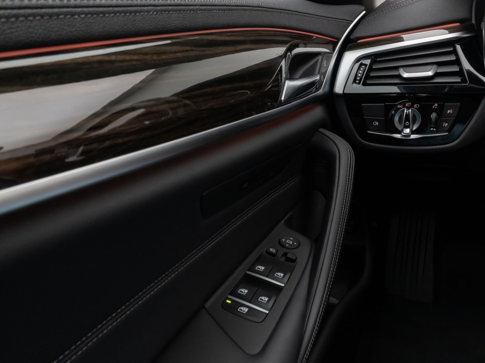 Fahrzeugabbildung BMW 540d xD Luxury Line Laser 360°HUD DAB HiFi AHK