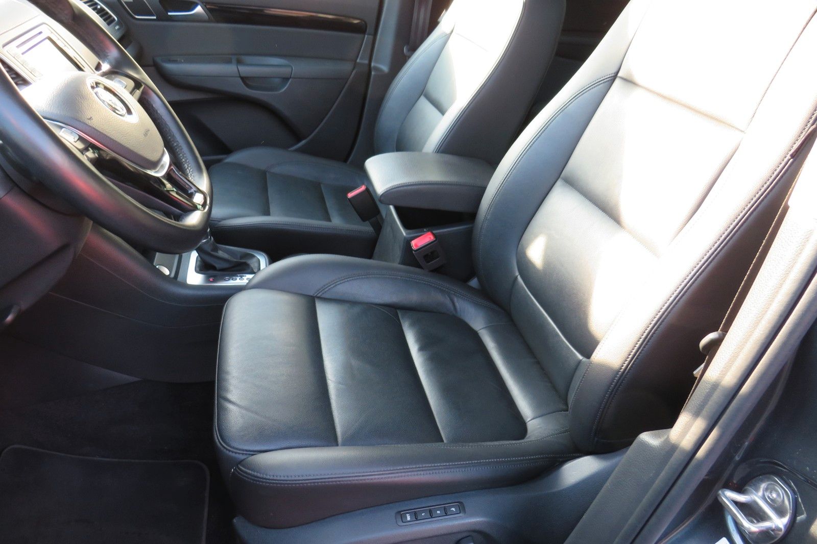 Fahrzeugabbildung Volkswagen Sharan Highline TDI DSG 7-S XENON ACC AHK "VOLL"