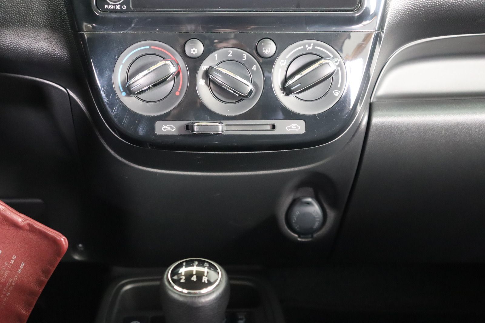 Fahrzeugabbildung Mitsubishi Space Star 1.2i Top * 1. Hand *