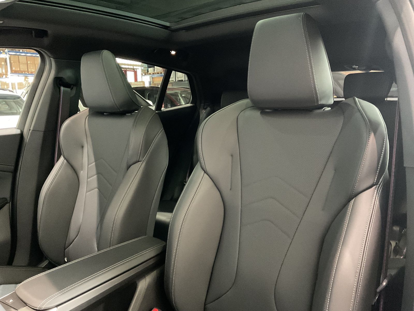 Fahrzeugabbildung BMW iX2 20" M LMR | M Sportpaket pro | Aktivsitz für