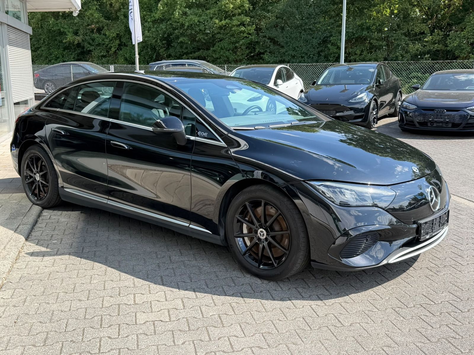 Fahrzeugabbildung Mercedes-Benz EQE 300 Advan WIDES+LEDER+LED+STNDHZ+NAVI+KAM+