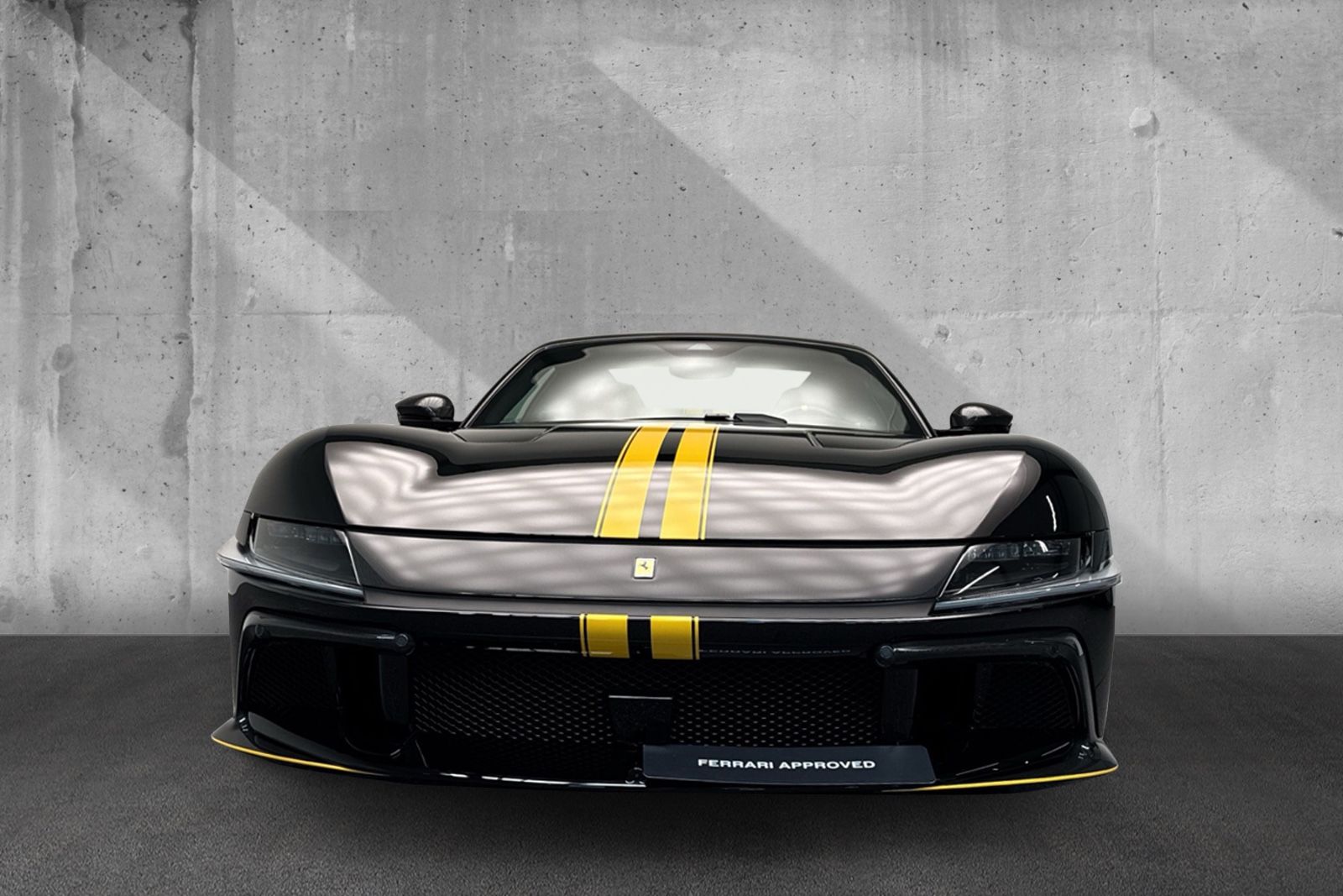 Fahrzeugabbildung Ferrari 12Cilindri Spider*Painted Stripe*Full Carbon*