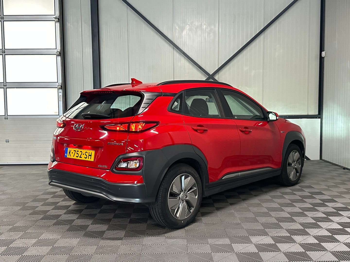 Hyundai Kona EV Comfort Smart 64kWh SOH 100% | kamera | imagem 2