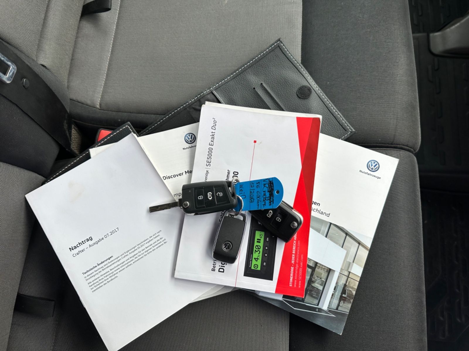 Fahrzeugabbildung Volkswagen Crafter  Kasten 50 *Mittellang* Hochdach* RWD*