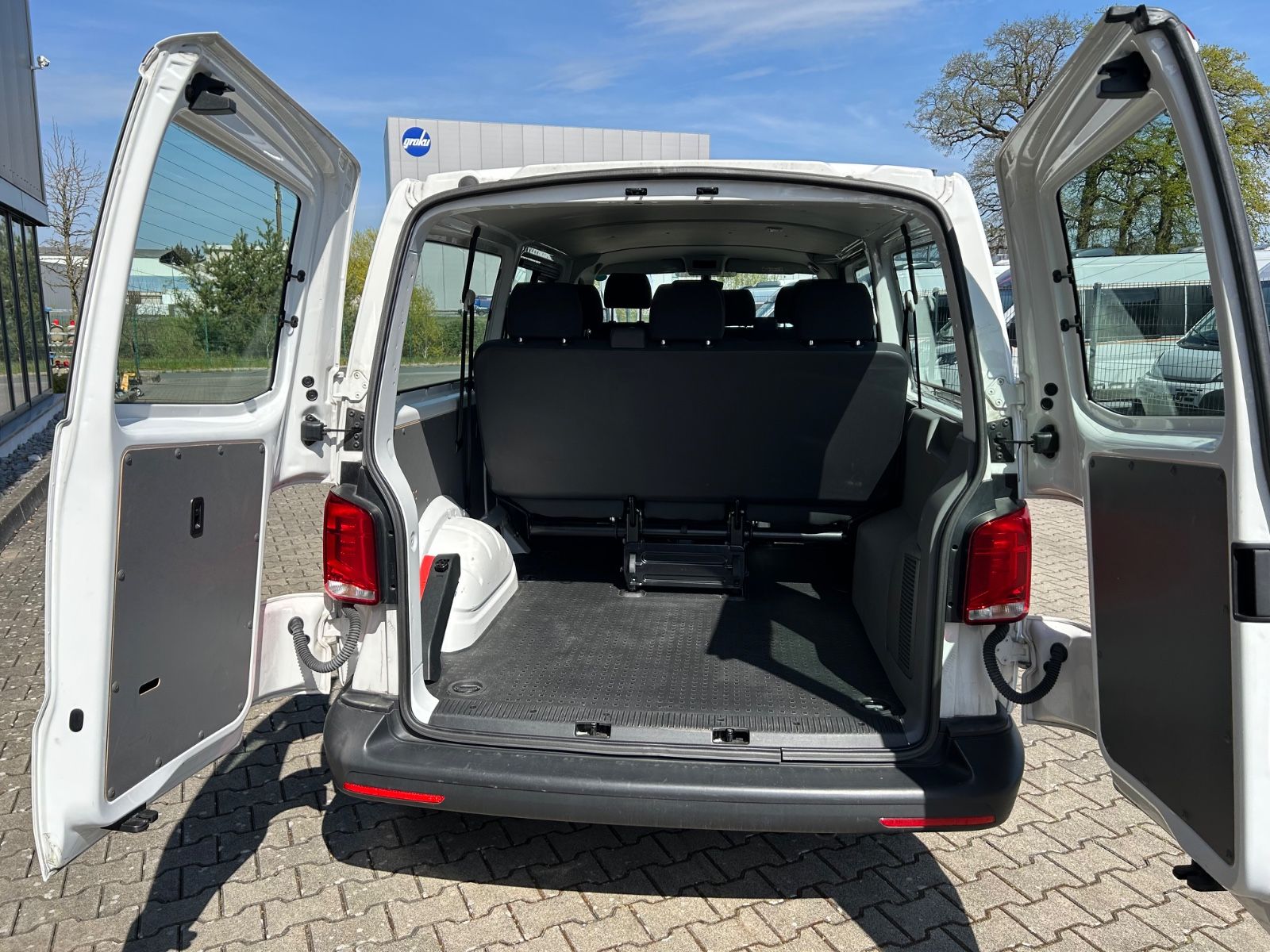 Fahrzeugabbildung Volkswagen T6 Kombi TDI / Sitzh. Komfort Paket