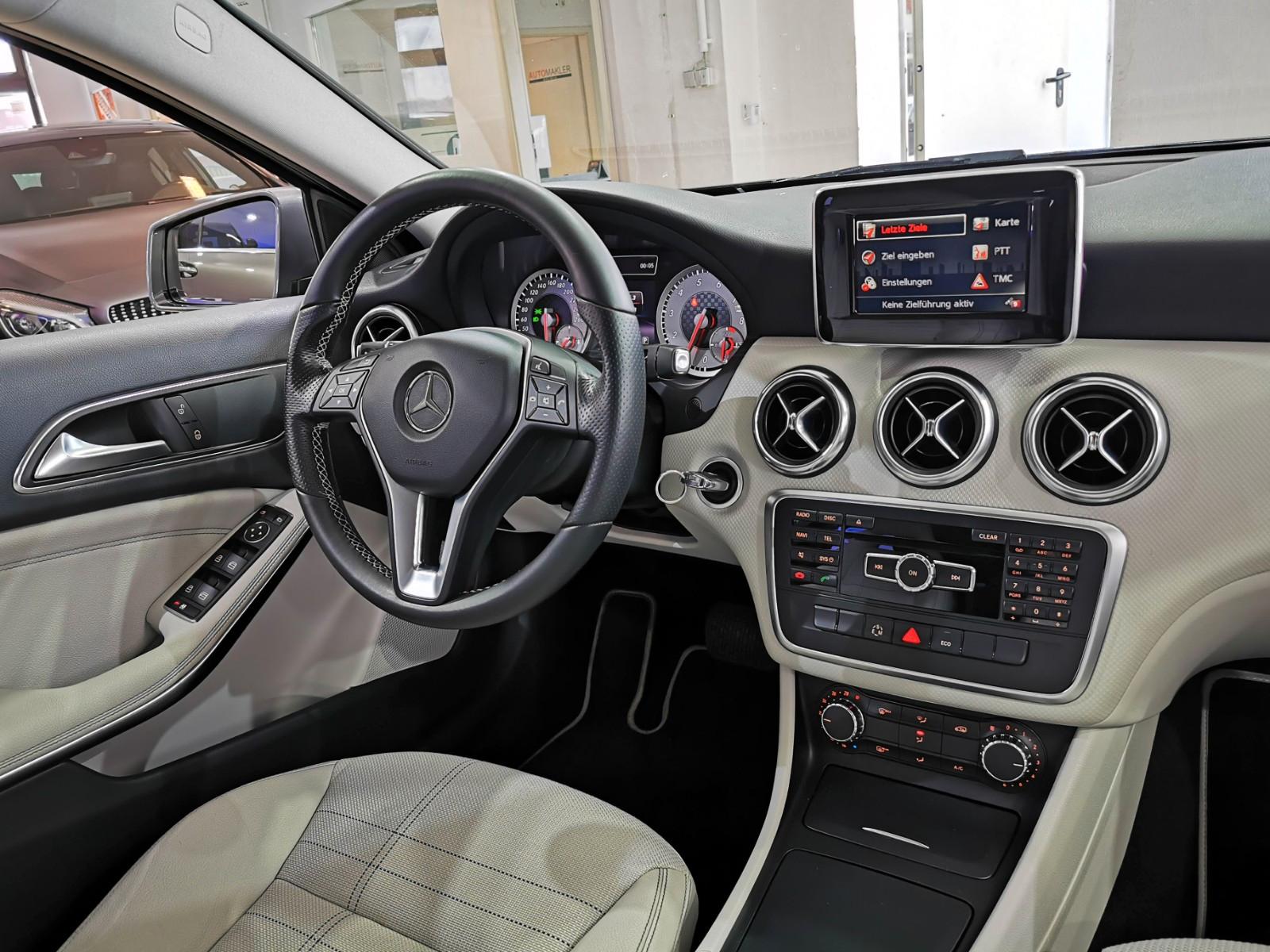 Mercedes-Benz A250 AUT | KAM | CHECKHEFT | 8X + [12M GARANTIE]