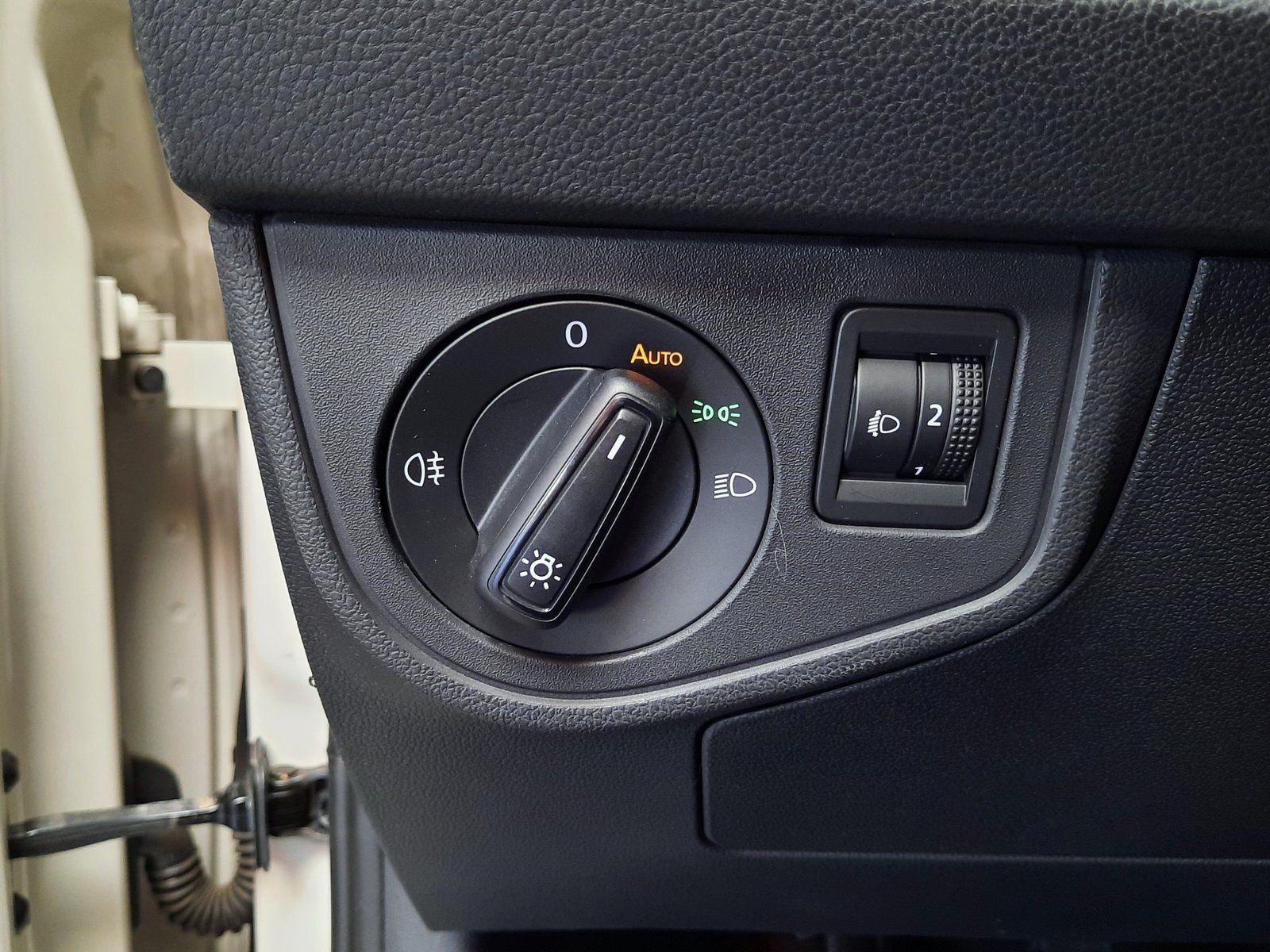 Fahrzeugabbildung Volkswagen Polo Life TSI *AHK*LED*PDC*Sitzhzg.*App-Con.*ACC