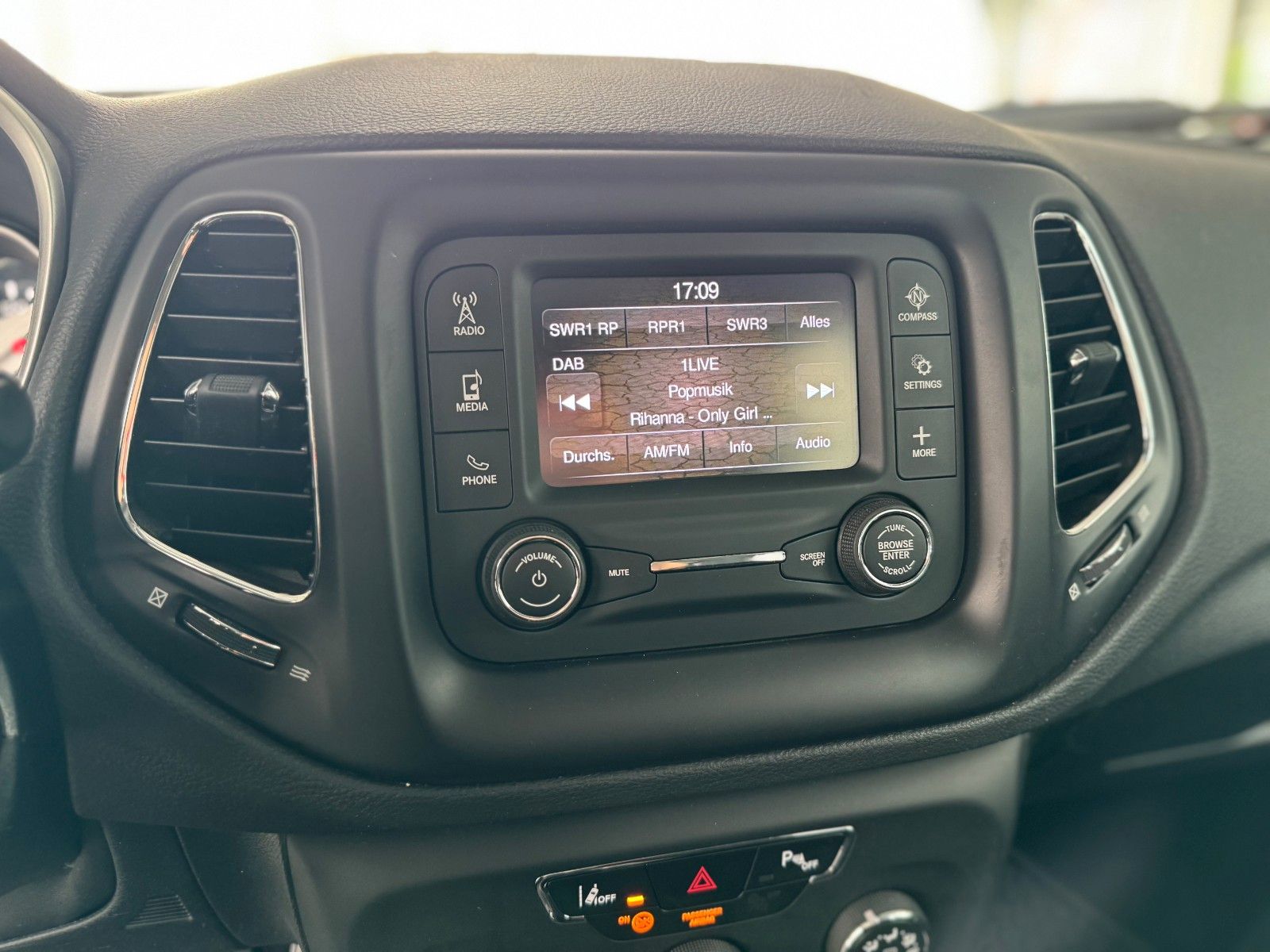 Fahrzeugabbildung Jeep Compass 1.4 T Longitude FWD  " Winterpaket "