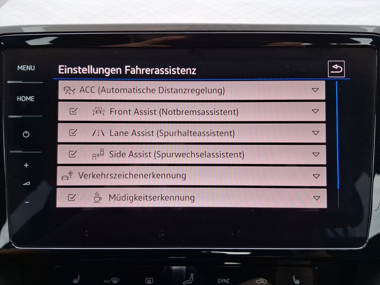 Fahrzeugabbildung Volkswagen Passat Variant TDI Business DSG Matrix Navi AID