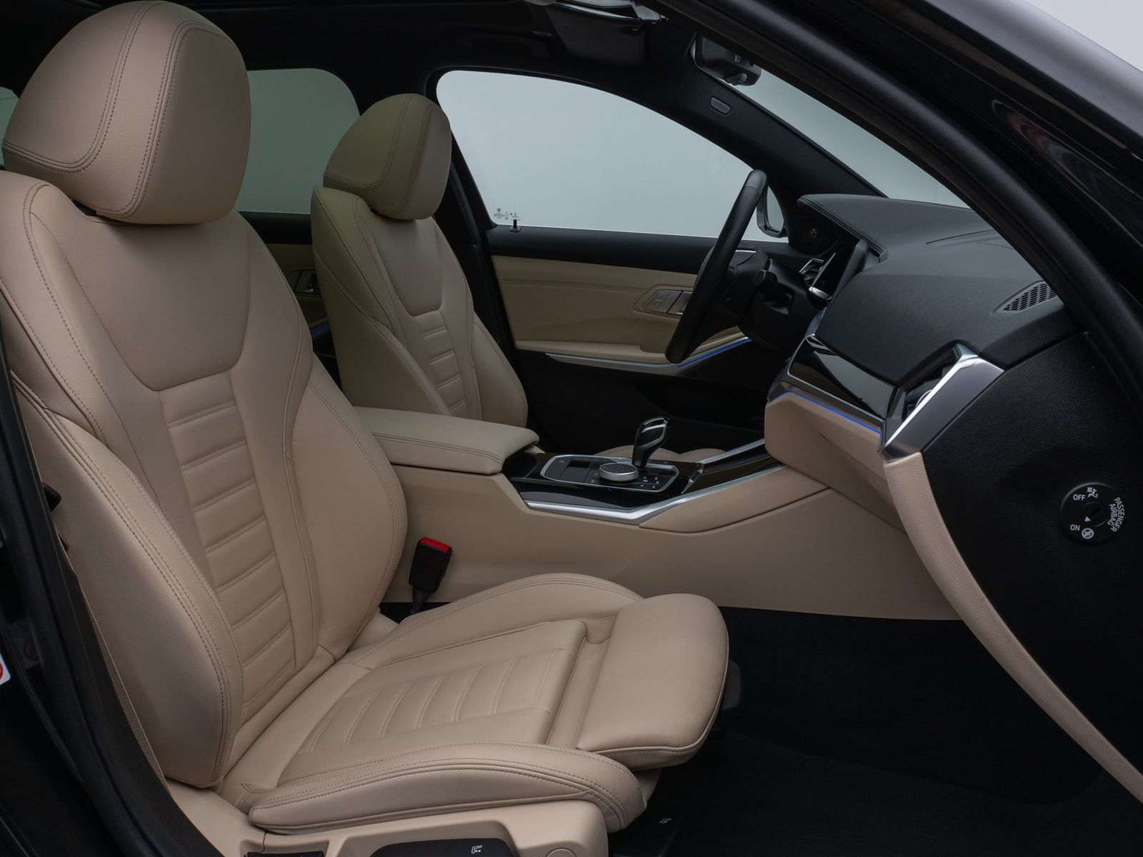 Fahrzeugabbildung BMW 320d xD LuxuryLine Kamera HUD DAB H/K AHK Komfor