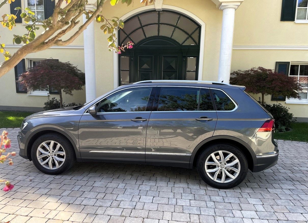 Volkswagen Tiguan - 1
