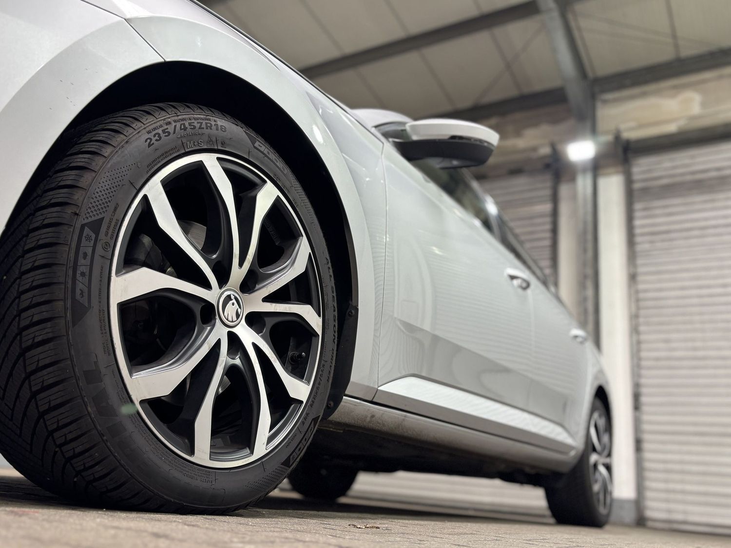 Fahrzeugabbildung SKODA Superb Ambition 4x4 DSG#ACC#Spur#Navi#Alu#PDC#Ak