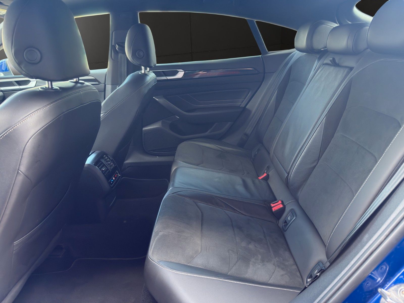 Fahrzeugabbildung Volkswagen Arteon R-Line *Pano*Kamera*Ambiente*ACC*Carplay