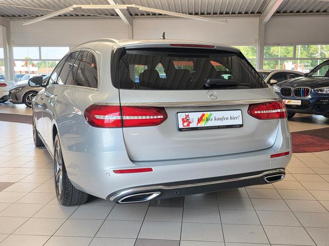 MERCEDES-BENZ E 220 — Foto 5