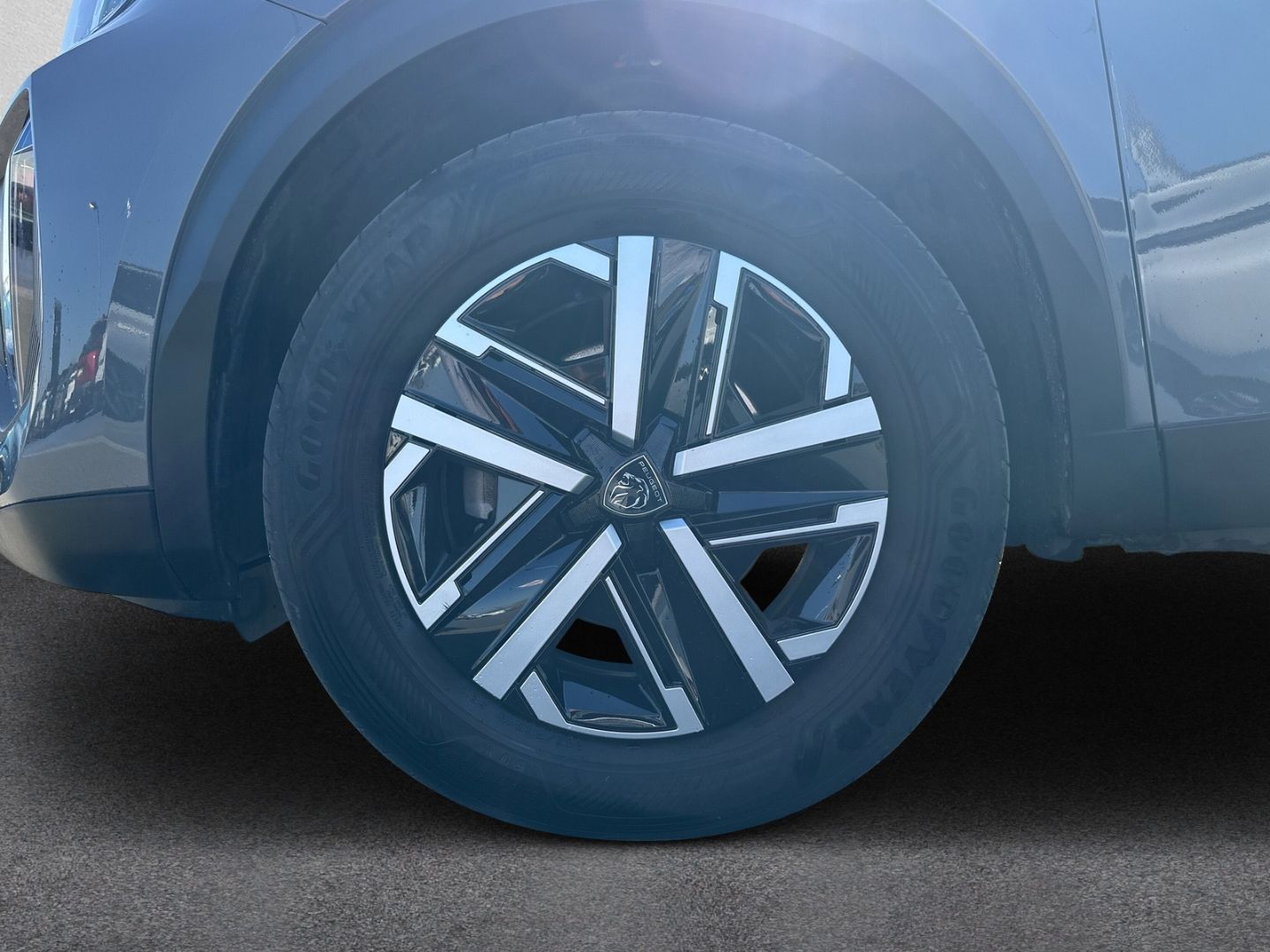 Fahrzeugabbildung Peugeot 2008 Active Navi LED Klimaautom SHZ Spurhalteass