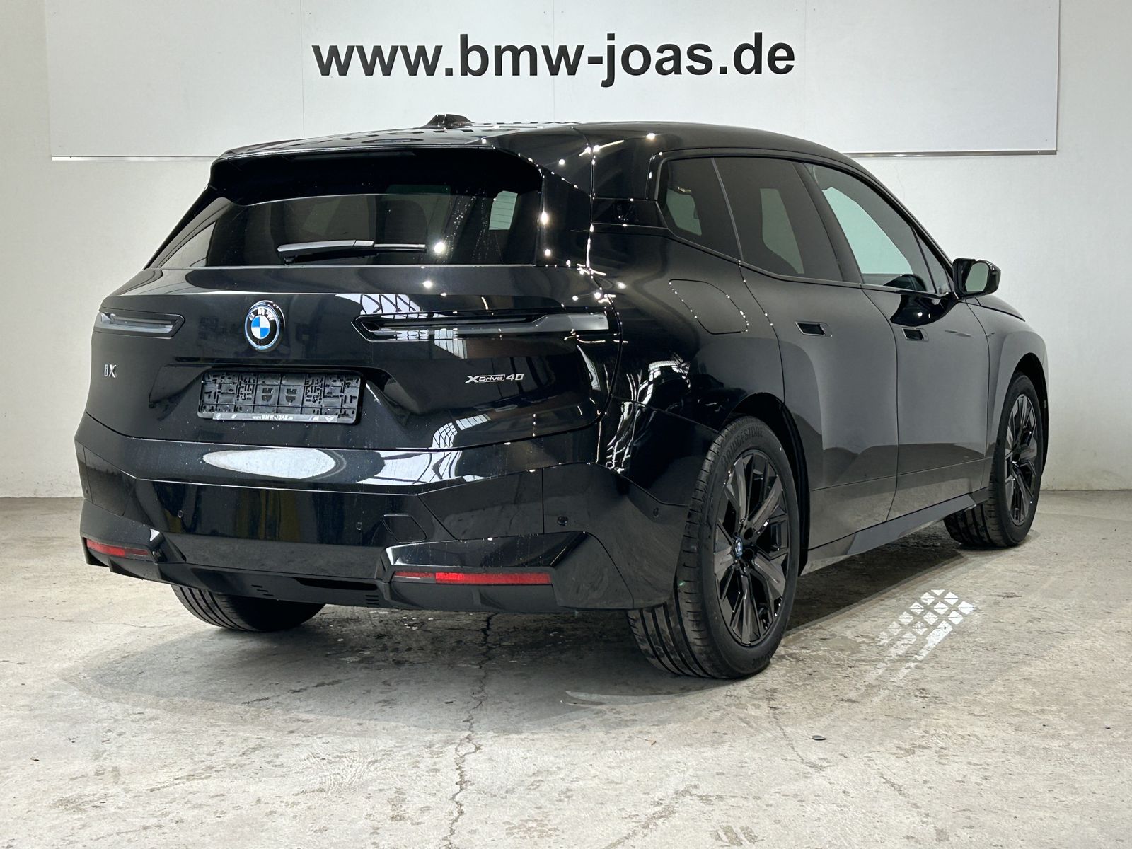 Fahrzeugabbildung BMW iX xDrive40 Sportpaket, Sitzbelüftung, Anhängerk