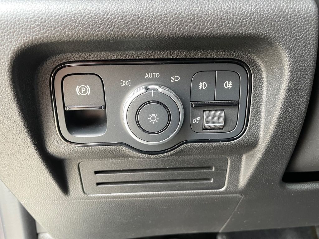 Fahrzeugabbildung Mercedes-Benz T 180 d Edition Standard AHK, LED, NAVI, RFK, SH
