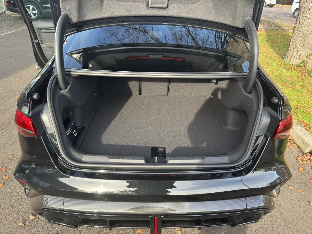 Fahrzeugabbildung Audi RS 3 Limousine 2.5 quattro W TFSI HUD,Kamera,LED