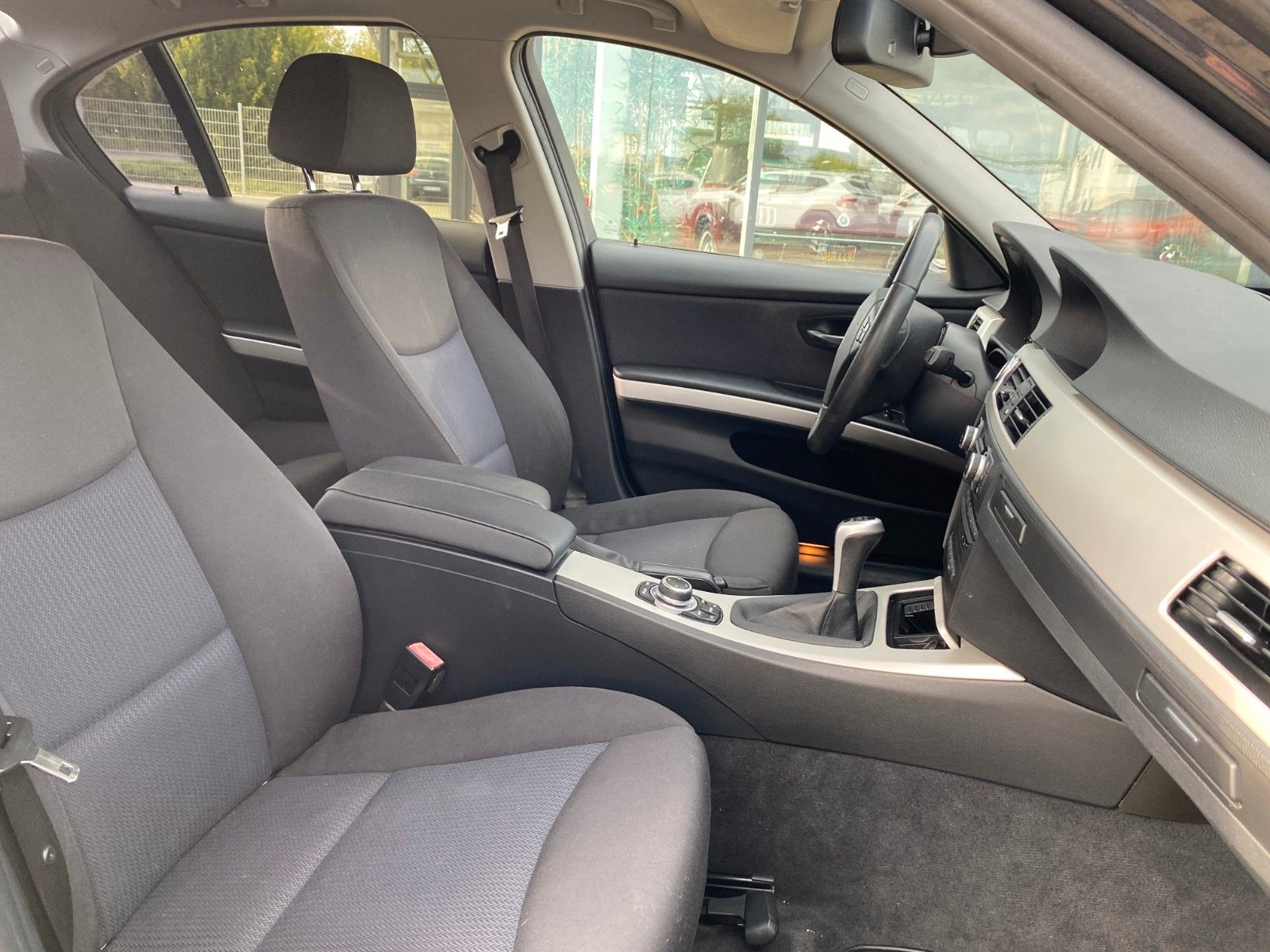 Fahrzeugabbildung BMW 318 Baureihe 3 Lim. 318i