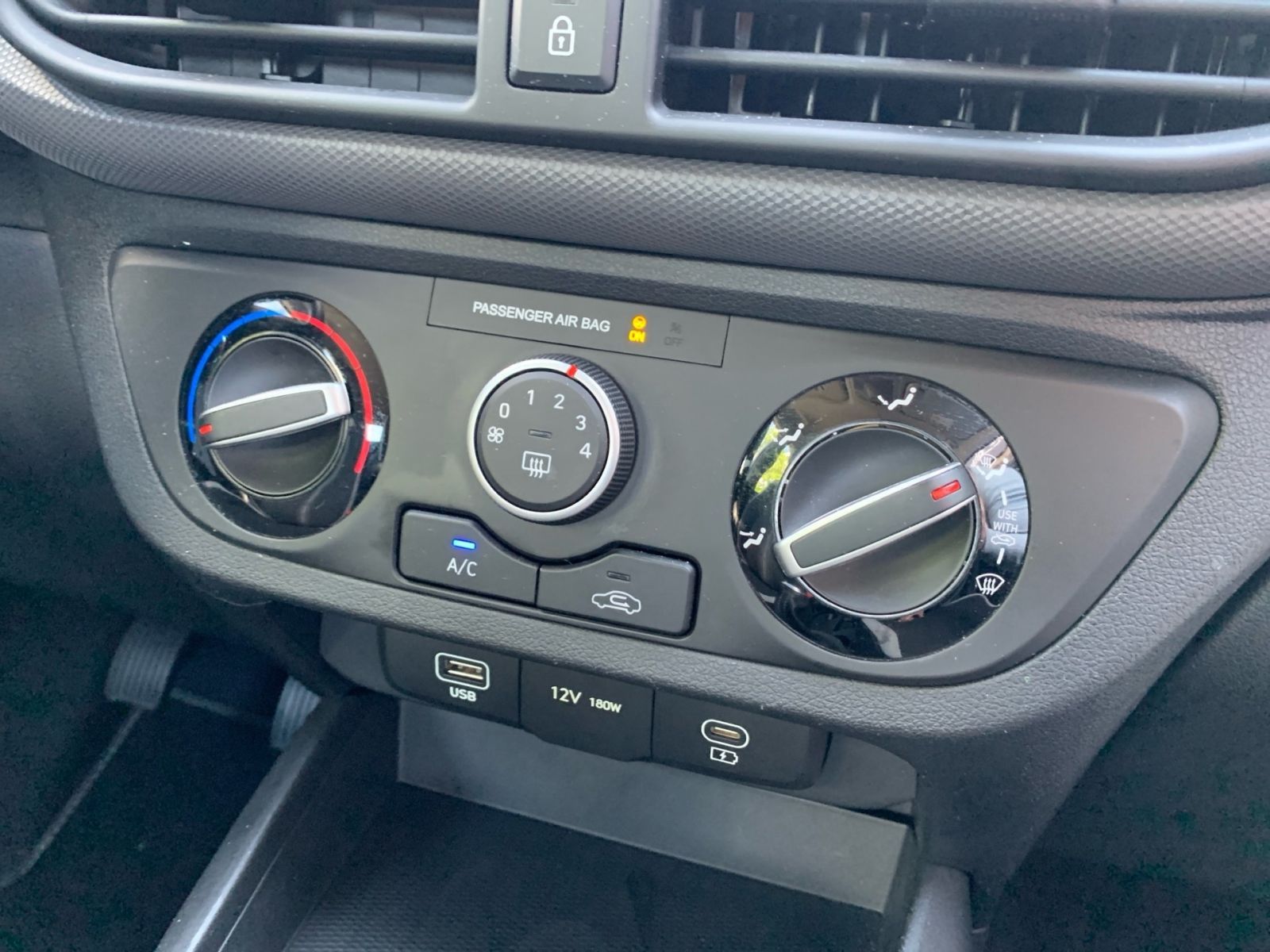 Fahrzeugabbildung Hyundai i10 1.0 Select Navi Kamera Allwetter