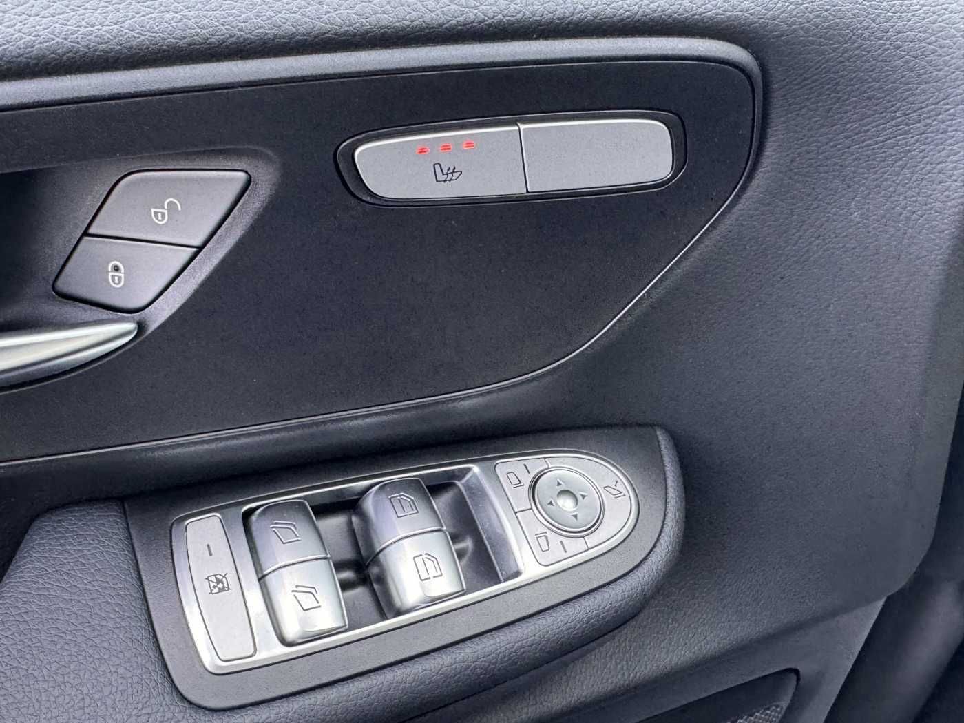 Fahrzeugabbildung Mercedes-Benz V 220 d EDITION DISTRONIC MBUX Kamera 6Sitze
