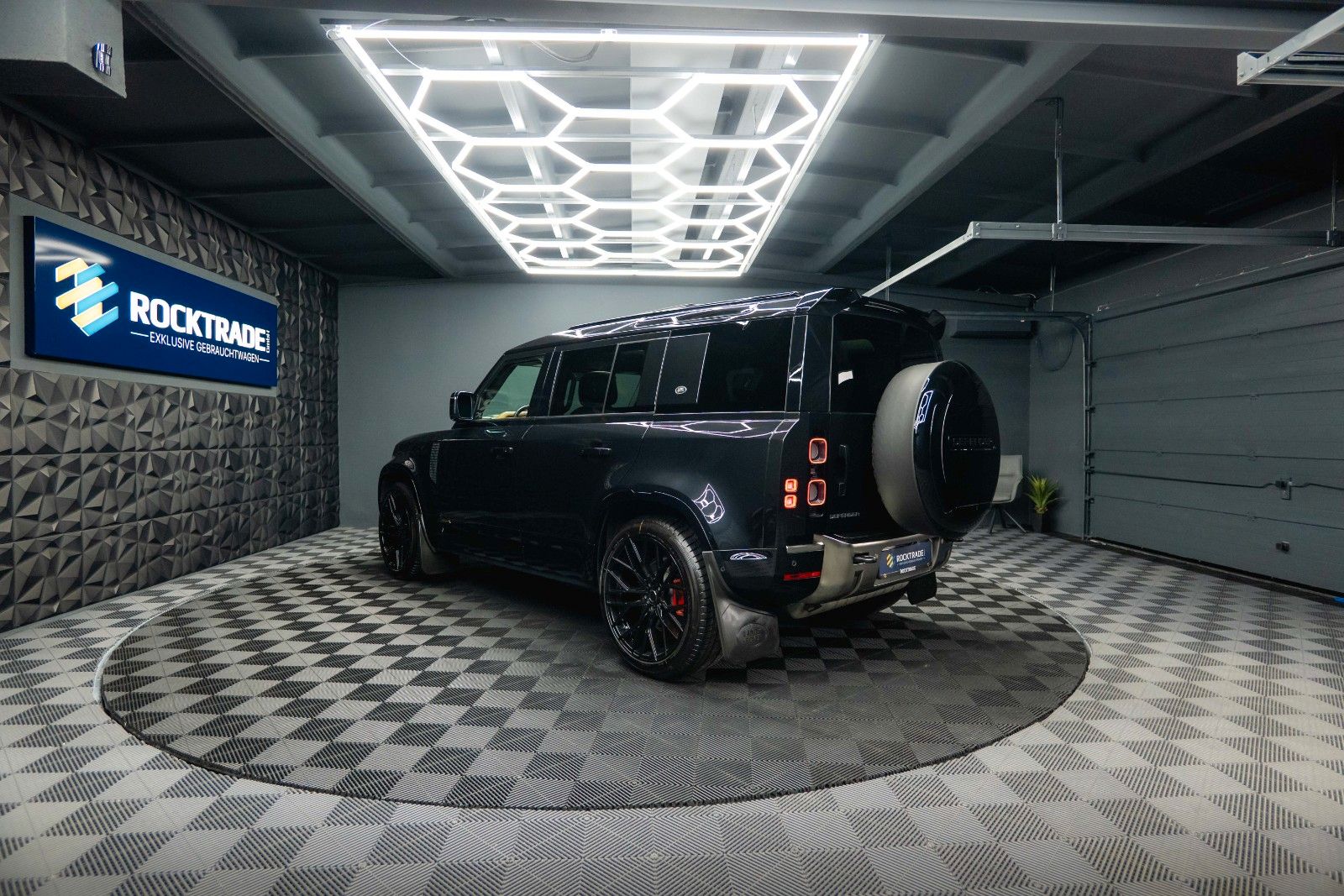Fahrzeugabbildung Land Rover Defender 110 X-Dynamic Black Style Pack 4x4