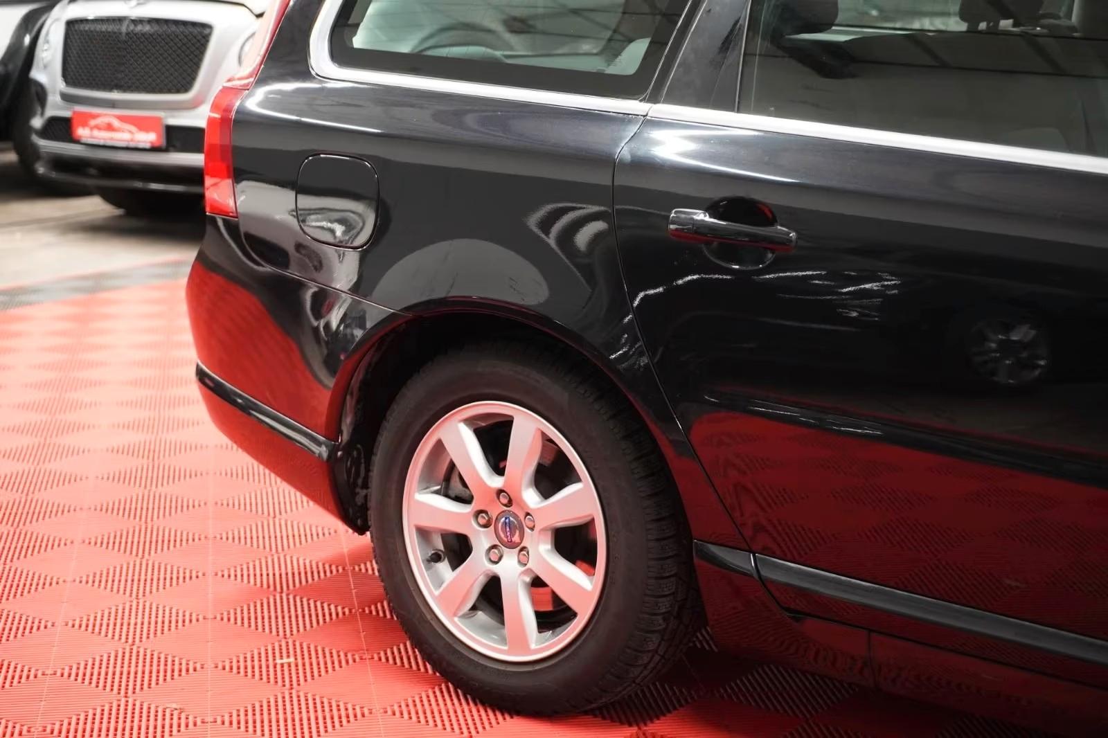 Volvo V70 1.6 D 114 ch Kinetic • 38 500 km • 1ère Main - Toit ouvrant • GPS • Clim bizone • Sièges chauffants