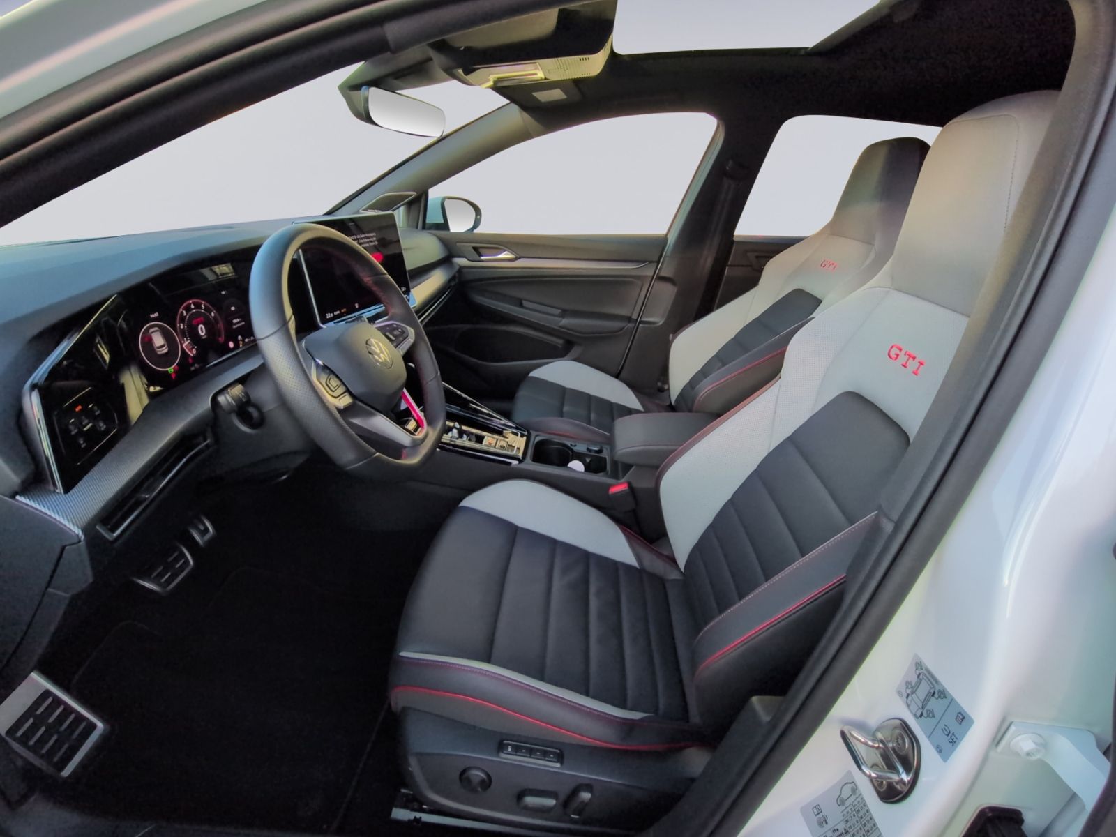 Golf VIII GTI Clubsport AKRA+LEDER+PANO+DCC+