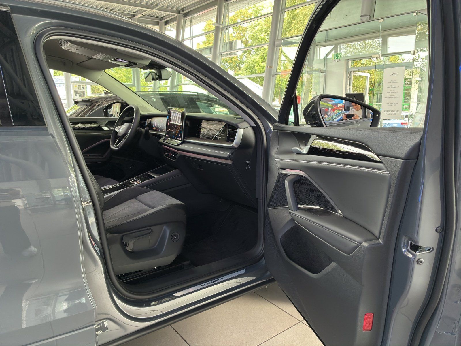 Fahrzeugabbildung Volkswagen Tayron Elegance 2.0 l TSI OPF 4MOTION DSG